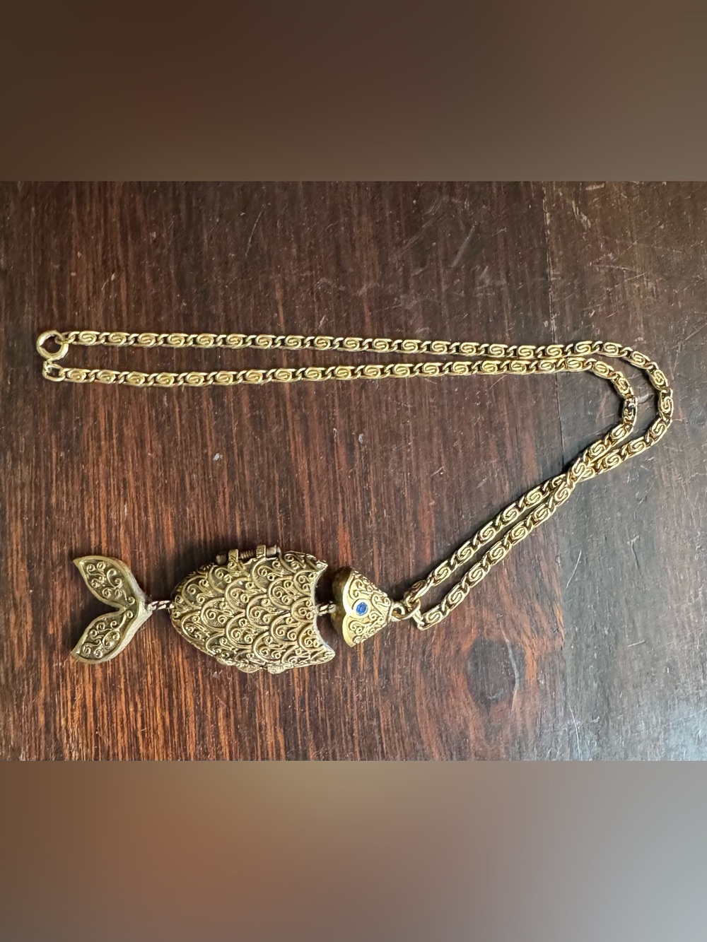 Vintage (60’s) Max Factor articulating gold tone fish necklace. 18” chain